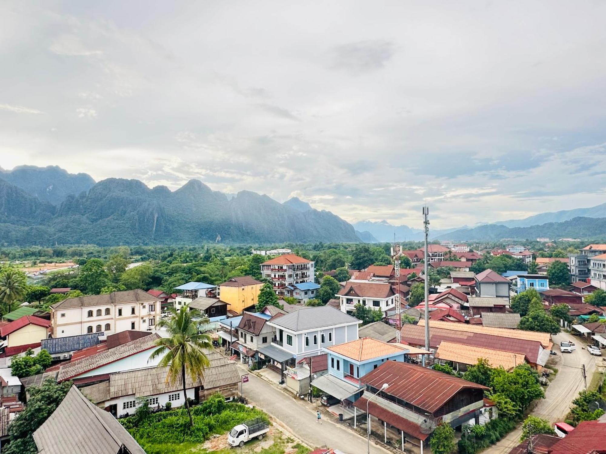 Sky Hotel Vang Vieng Exterior foto