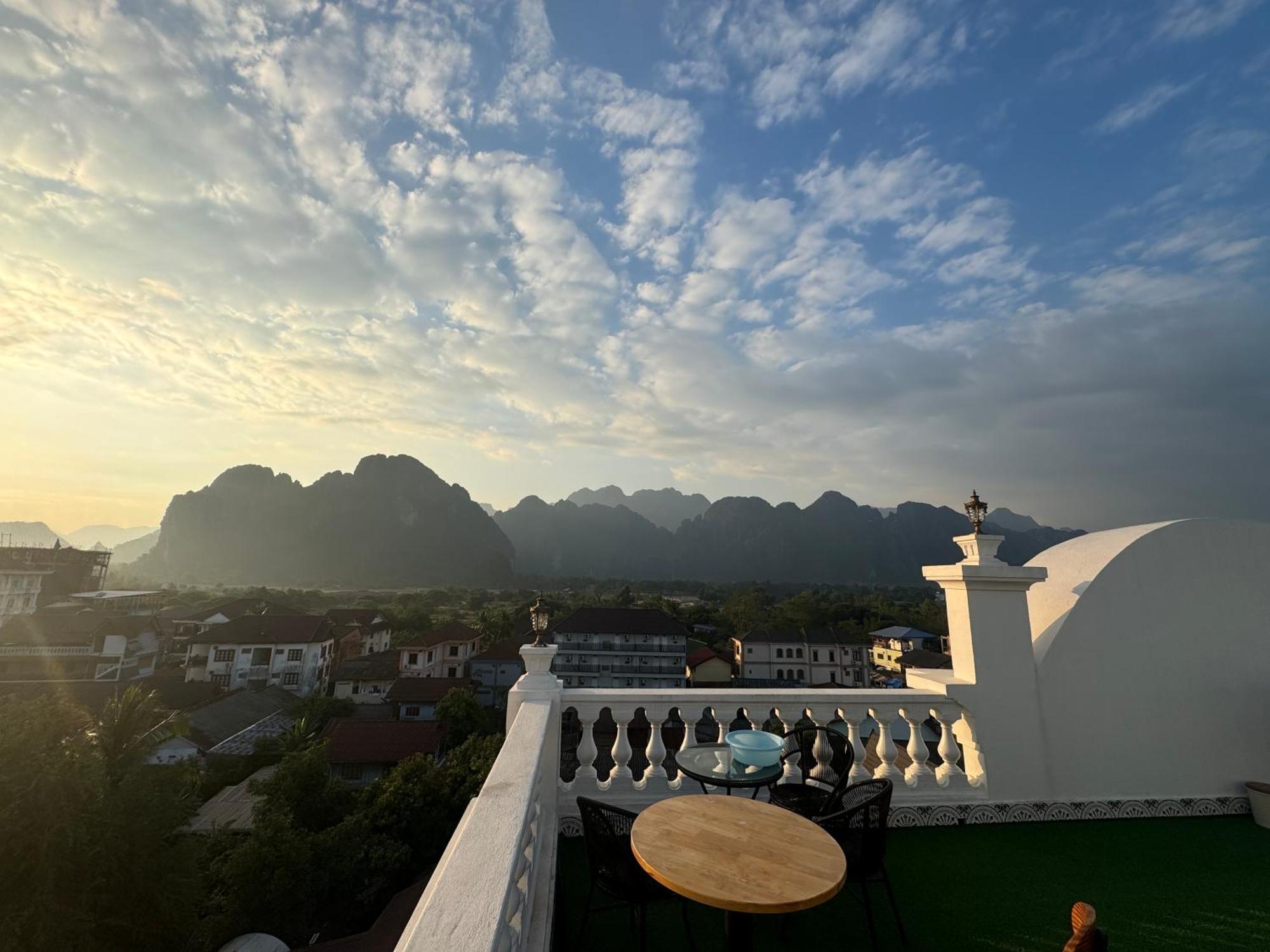 Sky Hotel Vang Vieng Exterior foto
